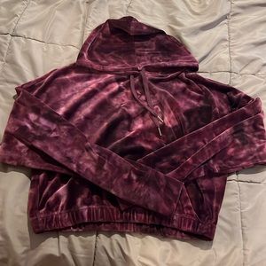 Super comfortable and soft cinched hoodie with thumb sleeves
